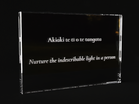 Akiaki te tī o te tangata crystal